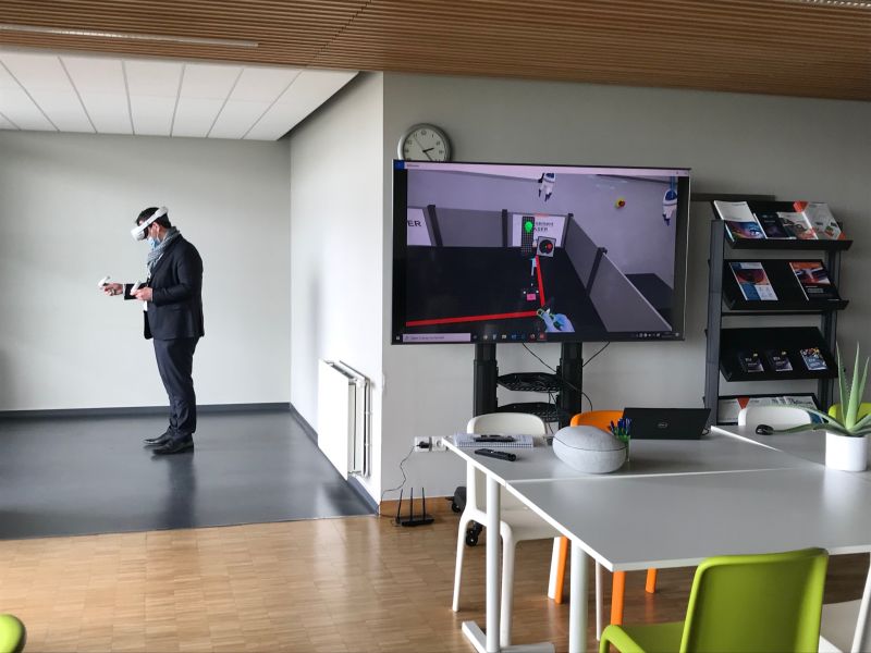 Olivier DURAND du CTTC Centre de Transfert de Technologies Ceramiques s’est prêté au jeu de la réalité virtuelle avec l’Immersive Photonics Lab le laboratoire virtuel créé par PYLA